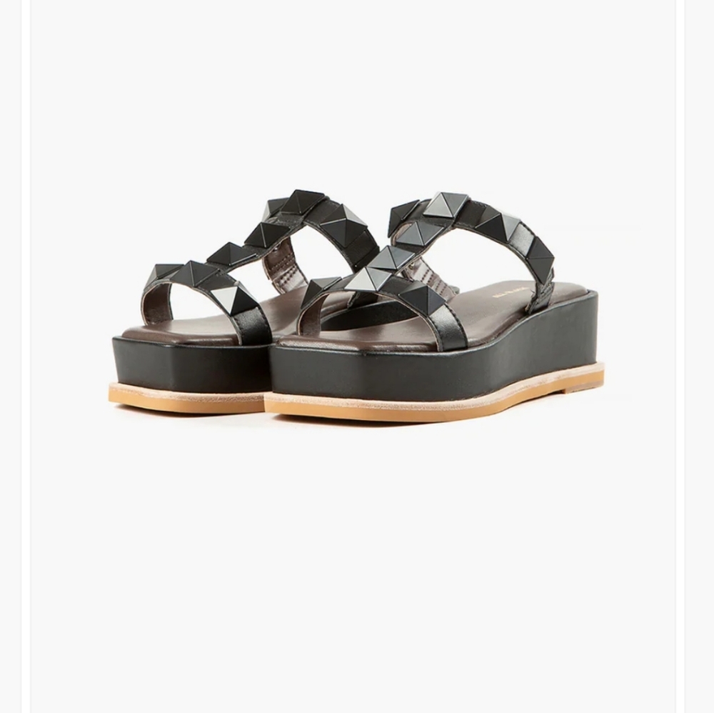 ALL BLACK pyramid T sandals